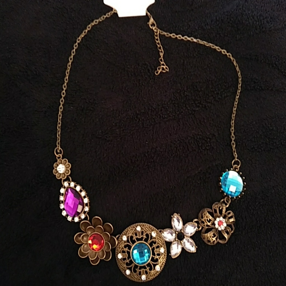 NEW - Necklace